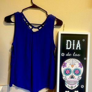 Agaci Blue Tank Cutout Detail